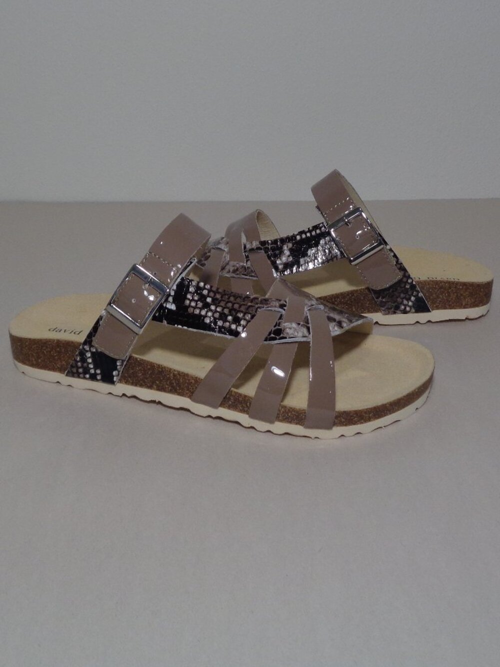 David Tate / Size 8 M / WARM / Camel / Patent Leather Sandals New Women's Shoes